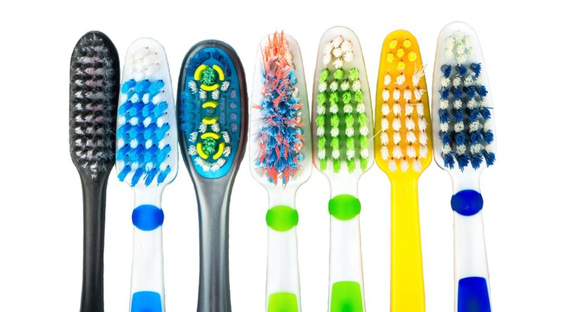 Các loại lông bàn chải khác nhau có chải răng tốt hơn không?