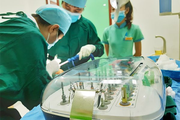Cắm implant tại Nha Khoa Linh Xuân
